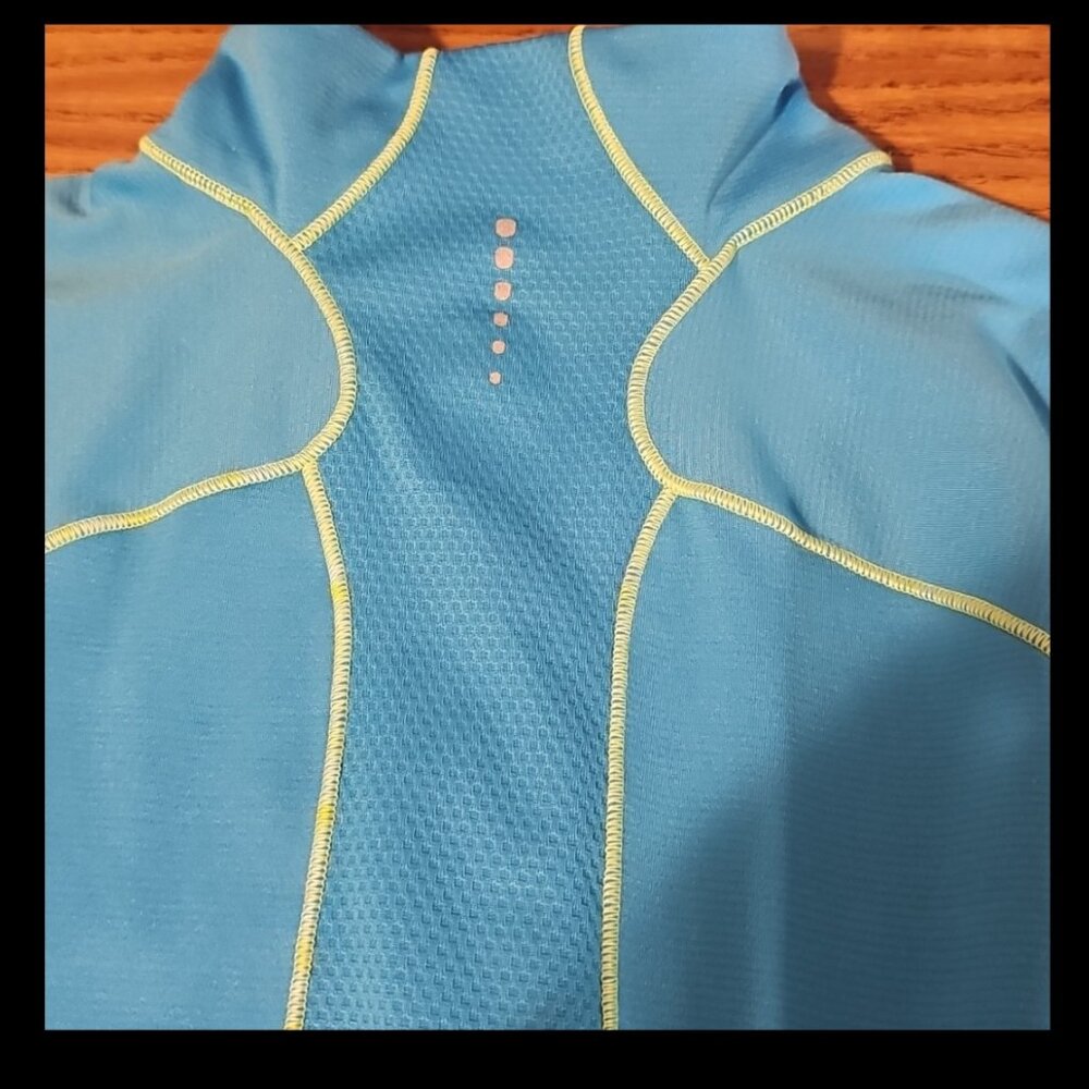 The North Face Women's 1/4 Zip Long Sleeve - Picture 3 of 6